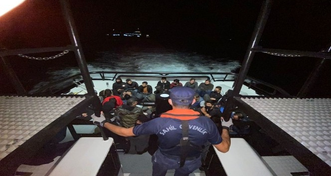 Çanakkale açıklarında 35 düzensiz göçmen yakalandı
