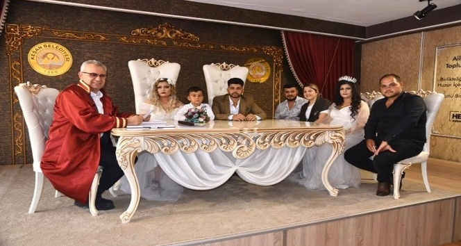 5 dakika arayla evlenen kuzenler birbirlerine nikah şahidi oldu