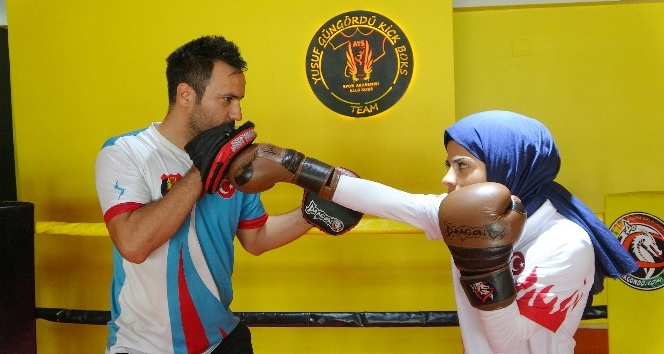 Hayali olan milli takım formasına kavuşan Hilal madalya peşinde