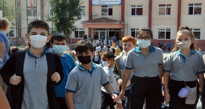 Bir sınıfta 4 pozitif vaka çıktı, sınıf karantinaya alındı