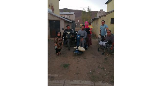 Bingöl’de engelli gence 3 tekerlekli elektrikli scooter hediye edildi