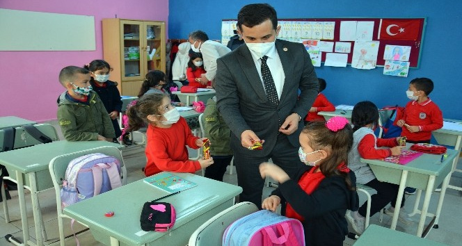 Öğrencilerin heyecanı kaymakam ve beraberindekileri mutlu etti