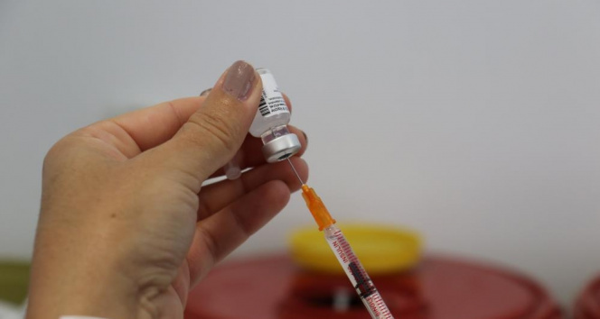 Yunanistanda Covid-19 aşısı 60 yaş üzeri için zorunlu hale gelecek