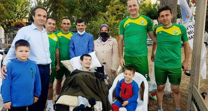 Ayak tenisi turnuvasında anlamlı başlangıç