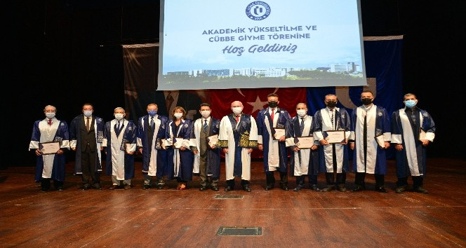 Uşak Üniversitesinde ‘Akademik Yükseltilme ve Cübbe Giyme’ töreni