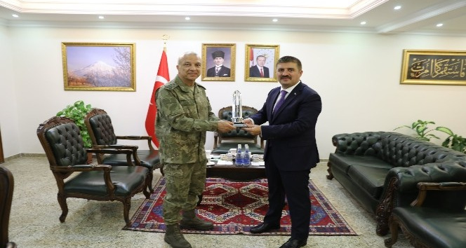 3. Ordu Komutanı Korgeneral Türkgenci’nden Vali Sarıibrahim’e ziyaret