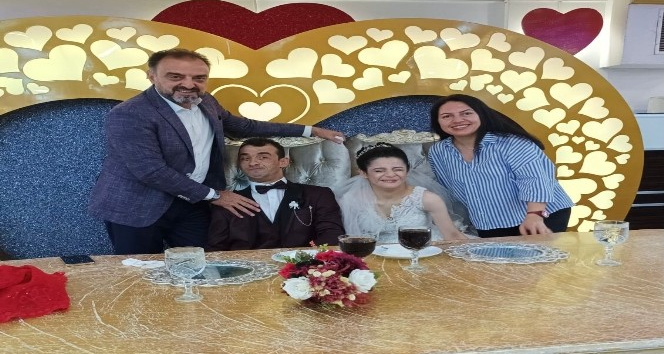 Engelli çiftin aşkı engel tanımadı