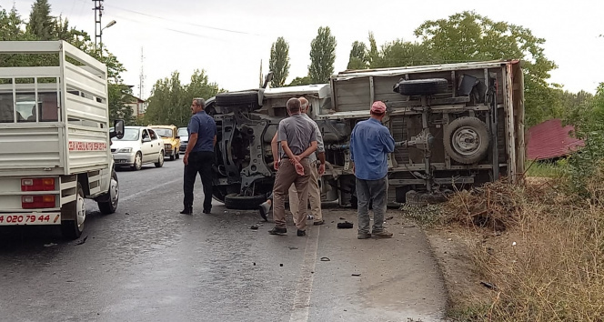 Kayganlaşan yol kaza getirdi