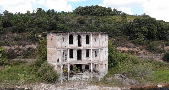 (Özel) Pendik’te talan edilen tarihi konak havadan görüntülendi