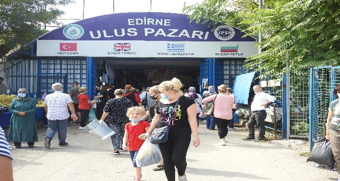 Bulgar ve Yunan turistlerden Edirne’ye kışlık kıyafet akını, tezgâhları didik didik ettiler