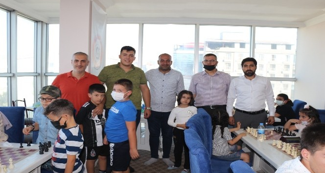 (Özel) Van Gölüne karşı satranç eğitimi
