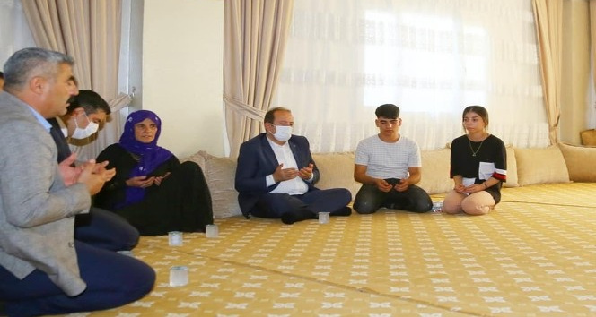 Vali Pehlivan, şehit Page ve Elçi’nin aileleriyle bir araya geldi