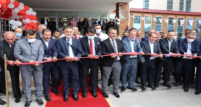 100 yataklı Ahlat Devlet Hastanesi’nin yeni hizmet binası törenle açıldı