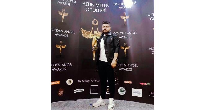 İHA muhabiri Aziz Karataş’a “Yılın en iyi erkek haber muhabiri” ödülü