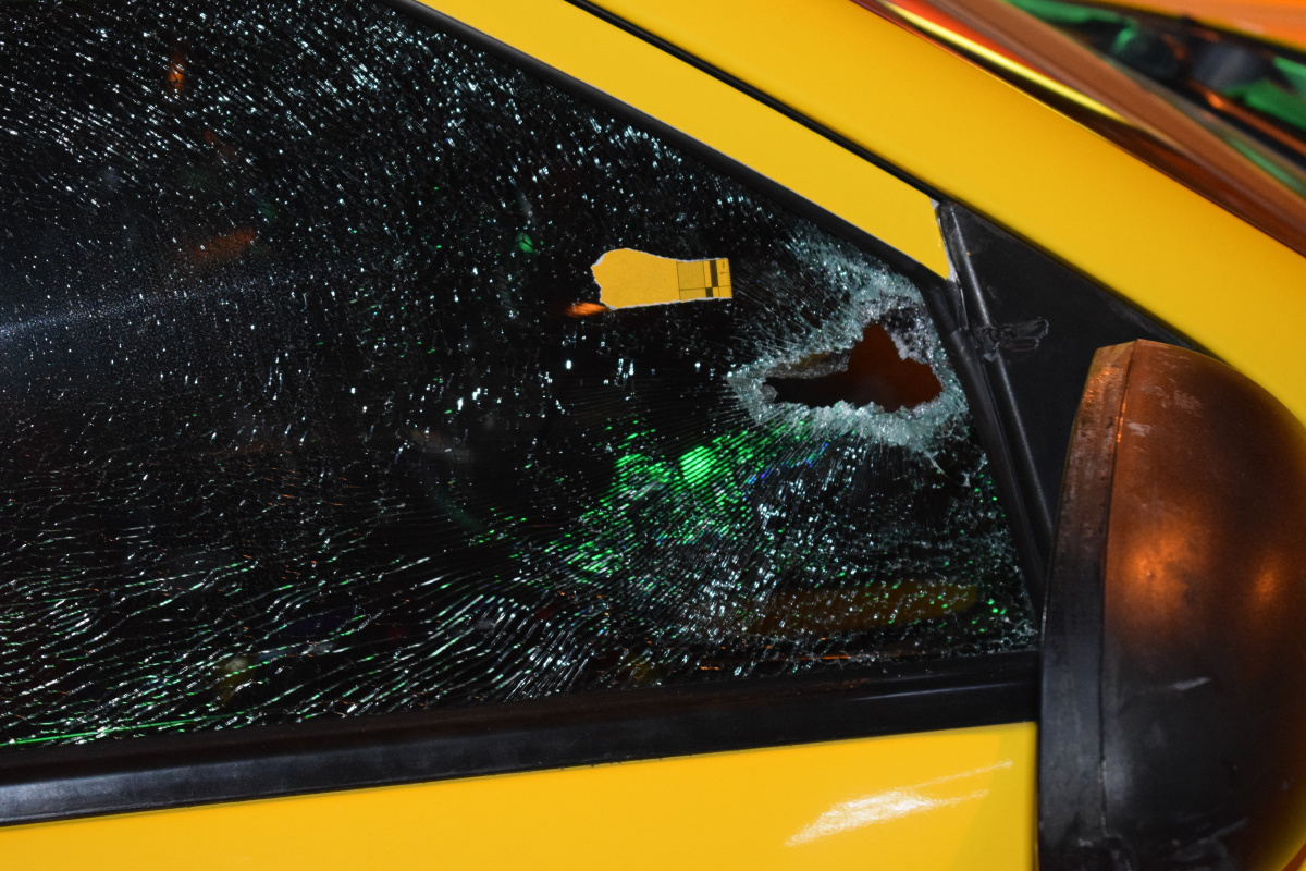 Malatya&#039;da ticari araç içerisinde silahlı saldırıya uğrayan şahıs yaralandı