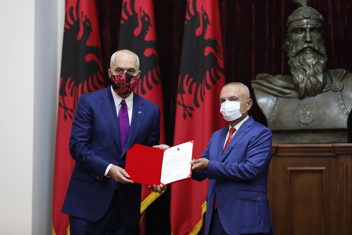 Arnavutluk&#039;ta yeni hükümet yemin etti