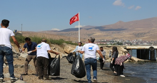 Tatvan’da ‘Dünya Kıyı Temizliği Günü’ etkinliği