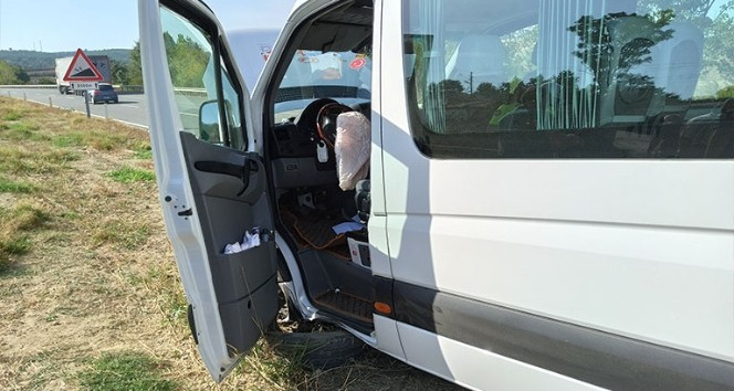 Takviye gönderilen midibüs kaza yaptı, sürücü kurtarılmadı