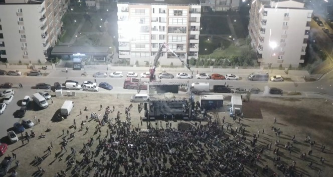 (Özel) Ünlü sanatçının 40 metre yüksekte zor anları