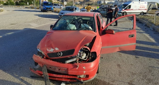 Kırıkkale’de iki otomobil kafa kafaya çarpıştı: 5 yaralı