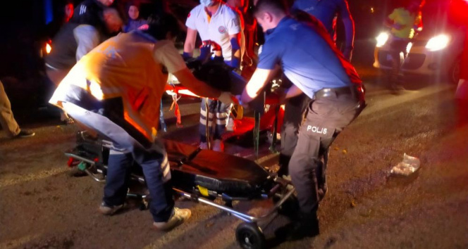 Hafif ticari aracın çarptığı motosikletli yaralandı
