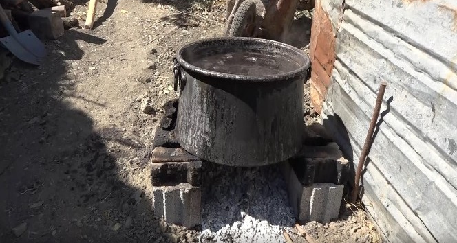 9 kilodan 1 kilo elde ediyorlar, kilosunu 100 liradan satıyorlar