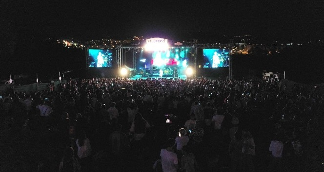 Ceza’dan unutulmaz performans