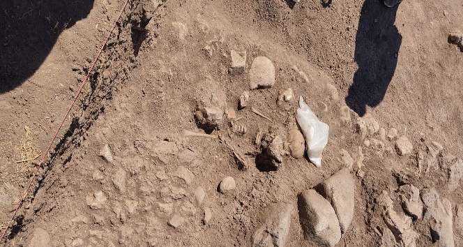 Domuztepe Höyüğü’nde Orta Çağ’da yaşamış çocuğun iskeleti bulundu