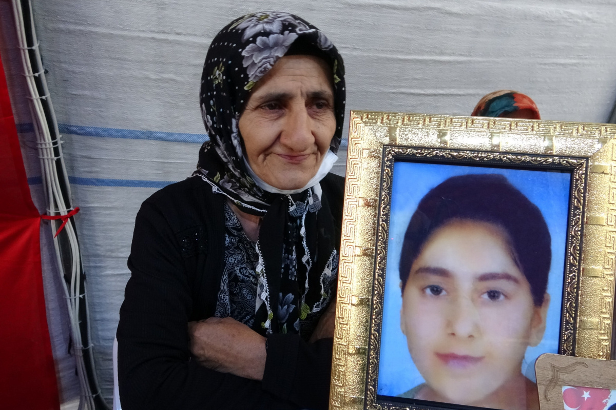 Evlat hasreti çeken anne HDP ve PKK&#039;ya isyan etti