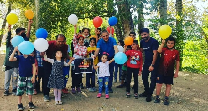 Yetim ve öksüz çocuklar sevindirdiler