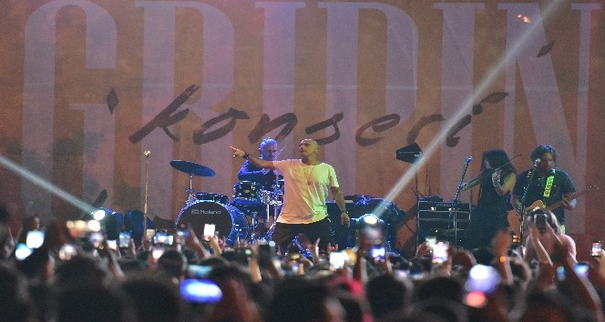 Gripin, sevenleri ile Tuzla’da buluştu