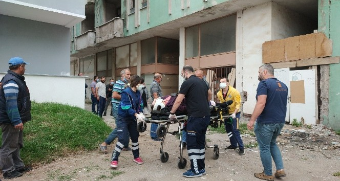 Sakarya’da 5 katlı binadan düşen kadın hayatını kaybetti