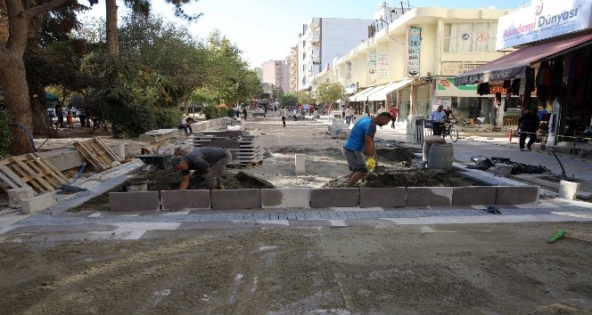 Kızıltepe Cumhuriyet Meydanı yenileme çalışmaları devam ediyor