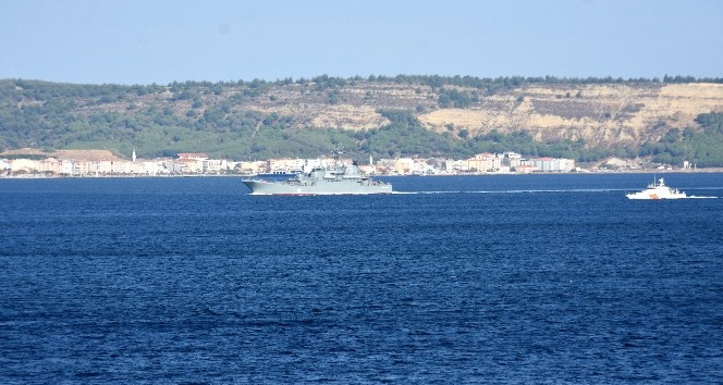 Rus savaş gemisi Çanakkale Boğazı’ndan geçti