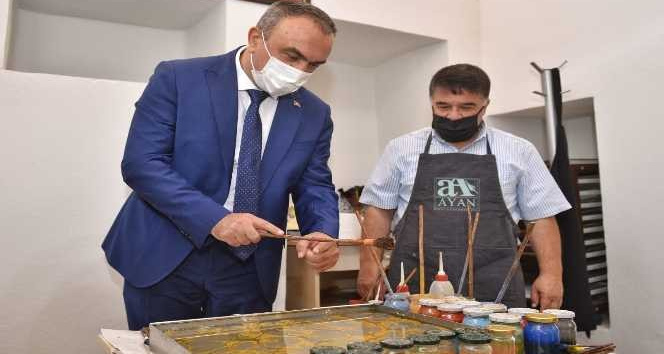 Vali Soytürk,  KİTAM’da el sanatlarını inceledi