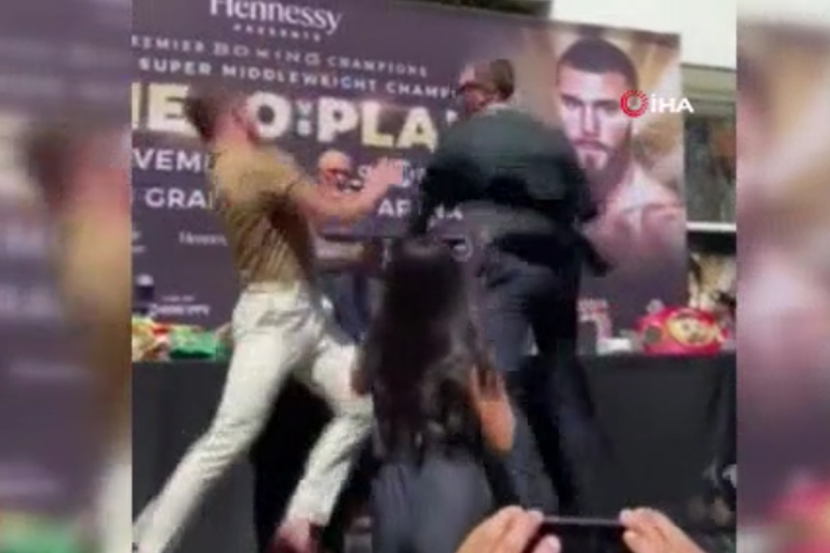 ABD’li ve Meksikalı boksörler basın toplantısında birbirine girdi