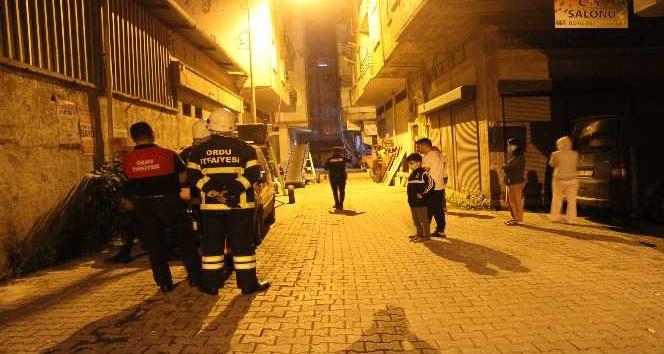 Minik yüreği daha fazla dayanamadı: İtfaiye ve polis amcaları harekete geçti