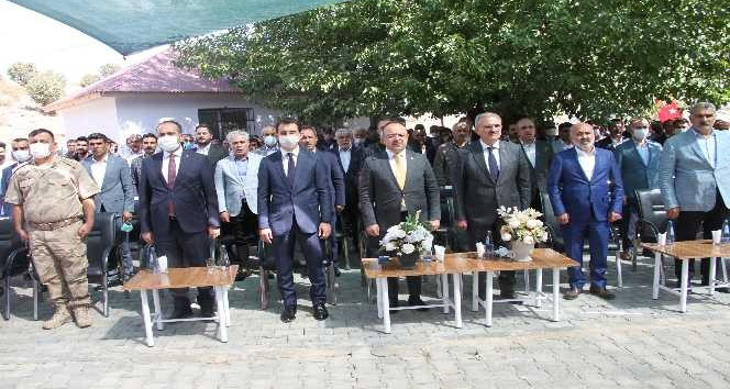 Elazığ’da belde belediyesi vatandaşlar için Millet Bahçesi yaptı, iki vali açılışa katıldı