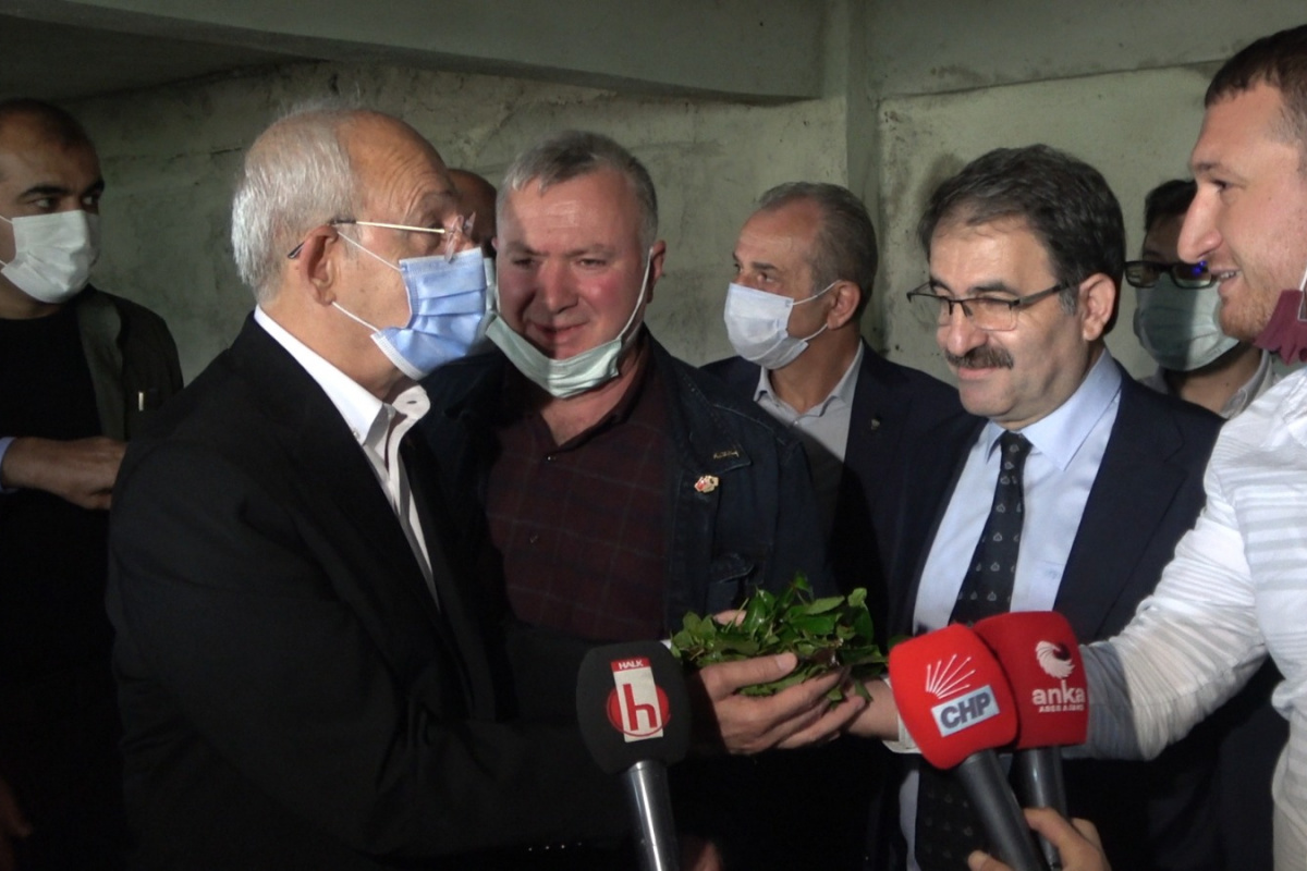CHP Genel Başkanı Kılıçdaroğlu&#039;na çay üreticisi olarak bilgi veren kişi CHP&#039;li Kemalpaşa Belediye Başkanının oğlu çıktı