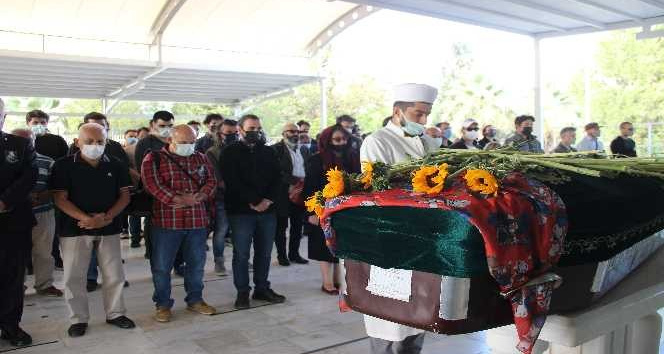 Ünlülerin hocası Nutku son yolculuğuna uğurlandı