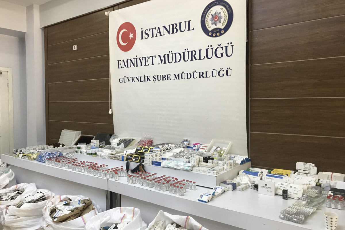 İstanbul'da sahte Covid-19 ilaç operasyonu: 4,5 milyon TL'lik sahte ilaç ele geçirildi