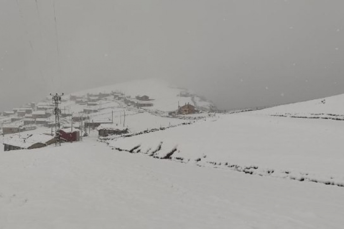 Trabzon’un yaylaları beyaza büründü