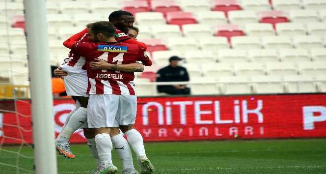 Süper Lig: Sivasspor: 1 - Fatih Karagümrük: 0 (Maç devam ediyor)