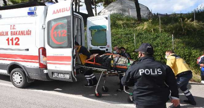 Sinop’ta motosiklet devrildi sürücü yaralandı