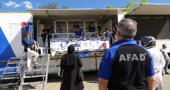 Simülasyon tırında gerçeği aratmayan deprem eğitimi
