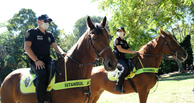 Atlı polislerden Maçka Parkında güneş tacı virüs denetimi