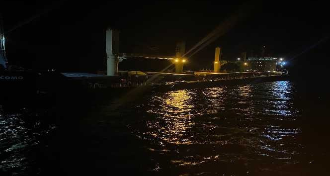 Çanakkale Boğazı’nda çarpışan gemi İzmir’e götürüldü