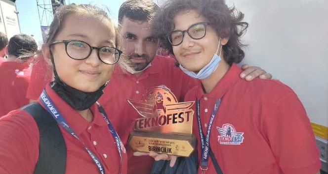 Edremitli gençler Teknofest’te birinci oldu