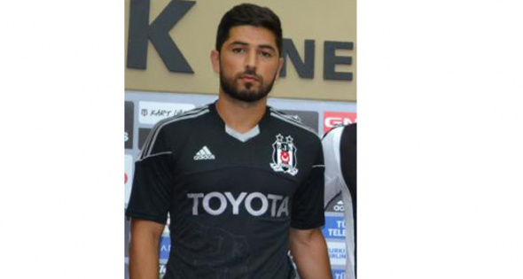 Eski futbolcu hakkında tutuklamaya yönelik yakalama kararı- Firari şüpheli Sezer Öztürk hakkında İstanbul Anadolu Sulh Ceza Hakimliği tarafından tutuklanmasına yönelik yakalama kararı çıkarıldı. Adresinde arama yapılan firari şüpheli Ö.G. hakkında ise tutuklanmasına yönelik yakalama kararı çıkarılması talebinde bulunulacağı bilgisine ulaşıldı. Müşteki ve tanıkların ifadelerinin alındığı soruşturmanın sürdüğü öğrenildi.