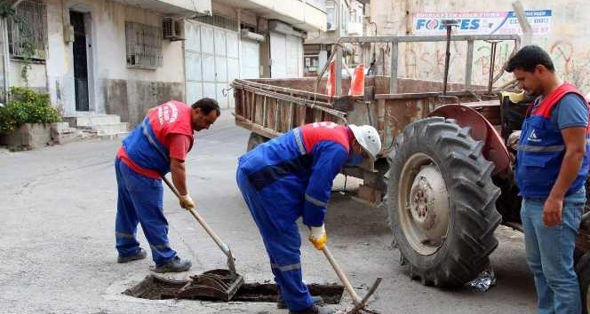 Kış öncesi mazgallar ve ızgaralar temizleniyor